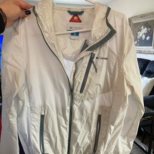 Columbia womens raincoat ultra lightweight.